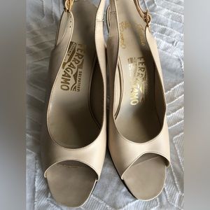 Salvatore Ferragamo heels (vintage) cream